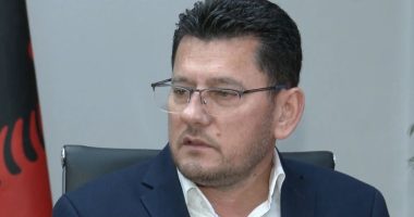 “Thjeshtohen procedurat”/ Hado për njohjen e viteve të punës para ’93: Qytetari do sjellë vetëm një certifikatë