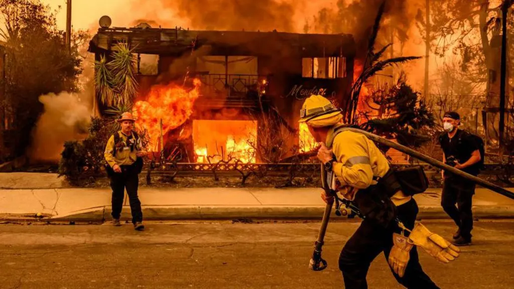 Shkencëtarët: Ndryshimet klimatike përkeqësuan zjarret në Los Angeles