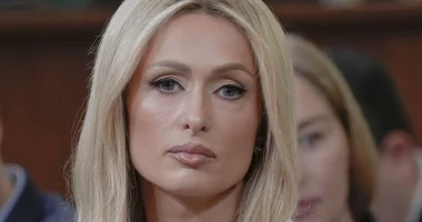 Djali dy vjeçar i Paris Hilton dëshiron të bëhet zjarrfikës pas zjarreve në Kaliforni