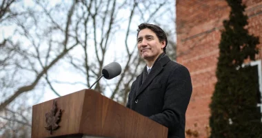 Justin Trudeau, jeta e jashtëzakonshme e “princit” që nuk i rezistoi valës populiste