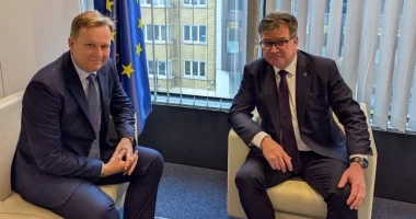 Lajçak takohet me emisarin e ri të BE-së për dialogun Kosovë – Serbi