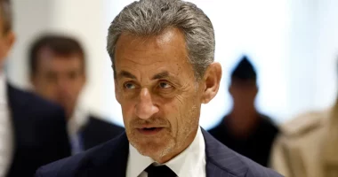 Nicolas Sarkozy në gjyq, ish presidenti francez akuzohet se ka marrë miliona euro për fushatë nga Gaddafi
