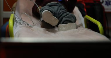 Evakuimi pas marrëveshjes së armëpushimit/ OBSH: Fëmija që u evakuua nga Gaza në Shqipëri po merr trajtim mjekësor në QSUT