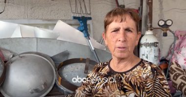 Historia e përpunueses së metaleve/ Gruaja e cila prej më shumë se 30 vitesh prodhon enë dhe kazanë rakie