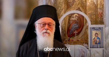 Kryepeshkopi, në gjendje të rëndë/ Në spital në Athinë i intubuar, pritet reagimi pas operacionit