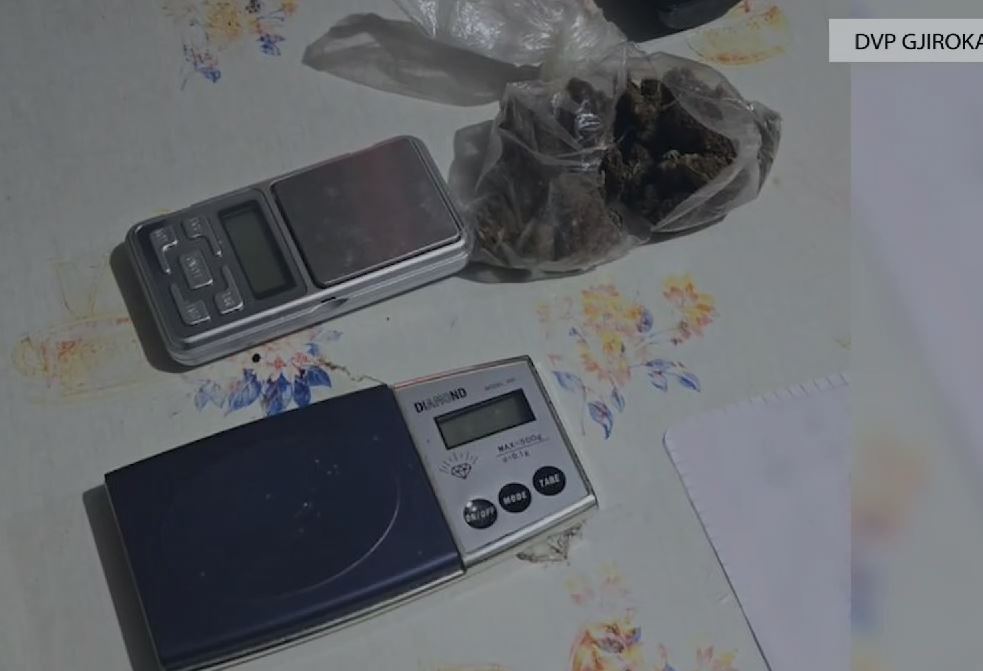 Aksion në Gjirokastër/ Arrestohen 12 persona për trafik droge, e pësojnë dhe dy efektivë policie