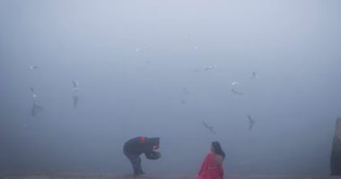 Smogu pushton kryeqytetin indian, vonesa në levizjen e avionëve dhe trenave