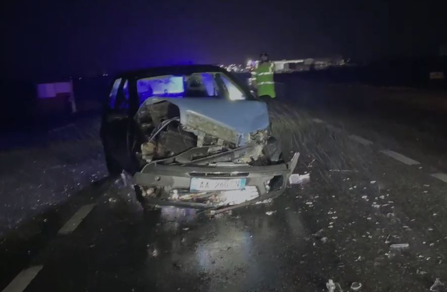 VIDEO/ Përplasen dy automjete në aksin Lezhë- Laç, plagoset një grua