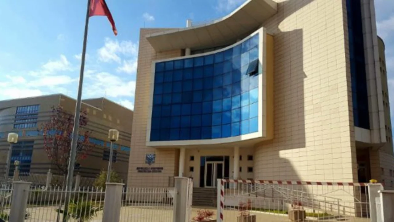 Tentoi të grabiste me armë një argjendari në vitin 2012, prokuroria e Shkodrës çon për gjykim të pandehurin