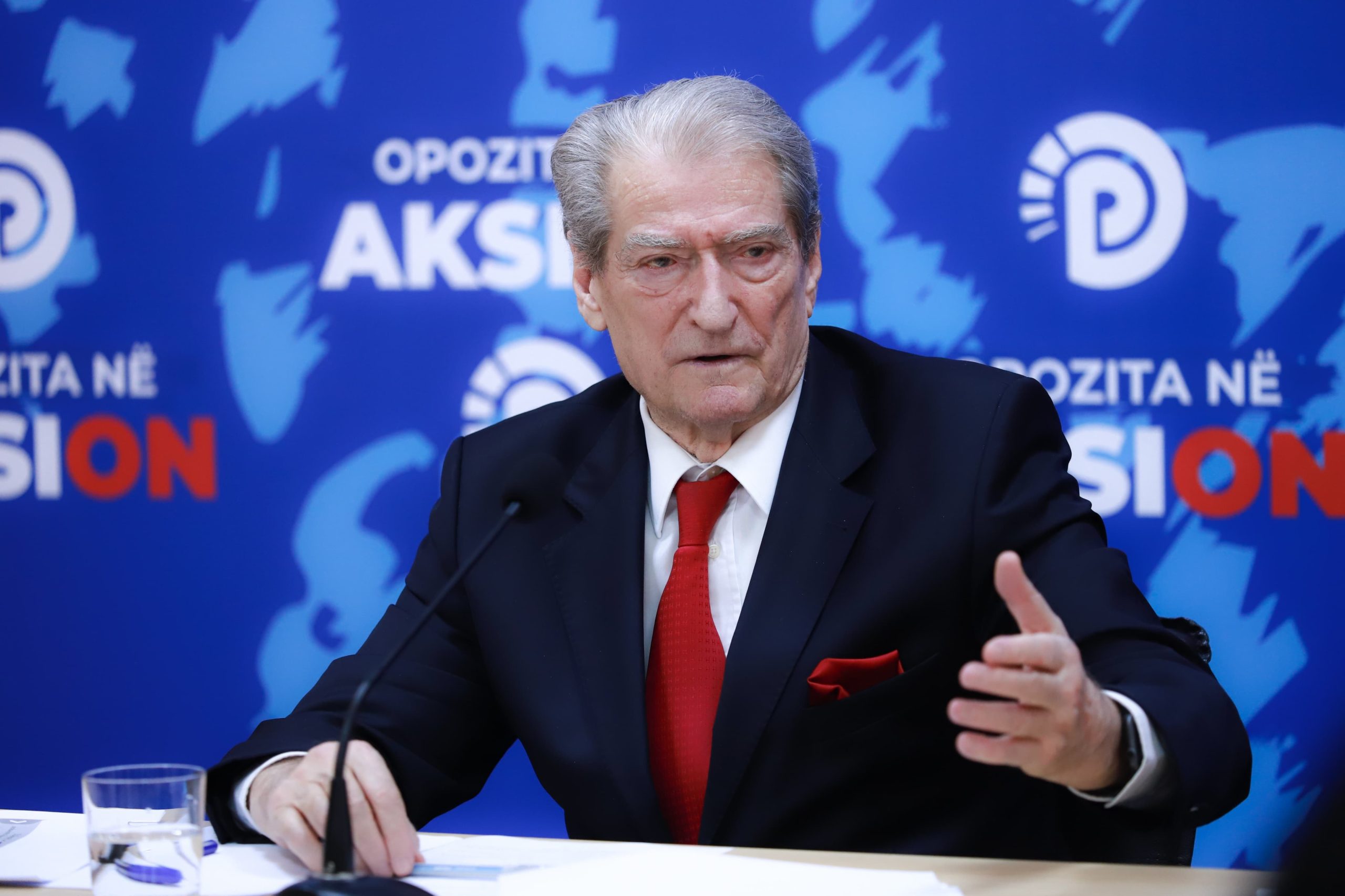 Berisha kërkesë për Trump/ Kreu i PD: Më hiq nga lista e zezë