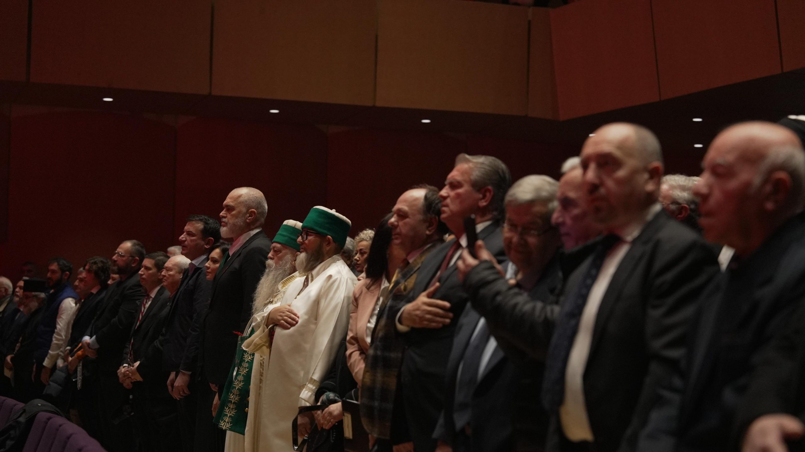 Ceremonia e 95-vjetorit të Kryegjyshatës Botërore të Bektashinjve në Shqipëri, mbahet një minutë heshtje për ndarjen nga jeta të Kryepeshkopit