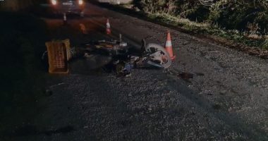 VIDEO/ Motori përplas këmbësorin në Fier, dy të lënduar