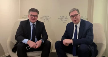 Lajçak takim me Vuçiç: Marrëveshja e Ohrit hapi rrugën drejt normalizimit