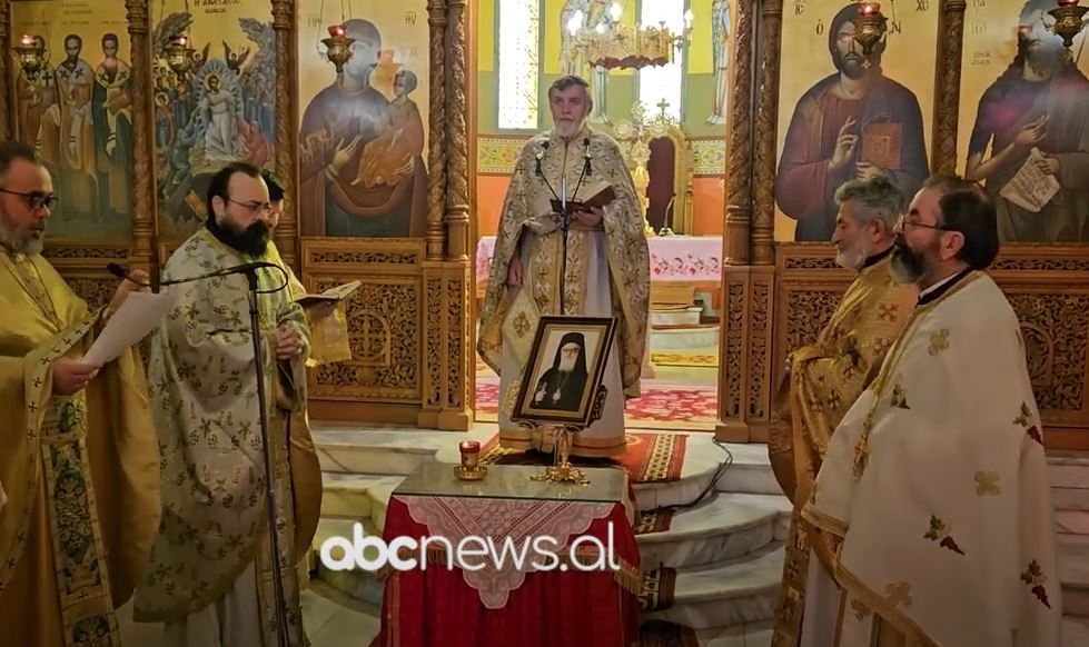 Meshë për përshpirtjen e Kryepeshkopit/ Në katedralen “Ngjallja e Krishtit” në Korçë mbahet mesha