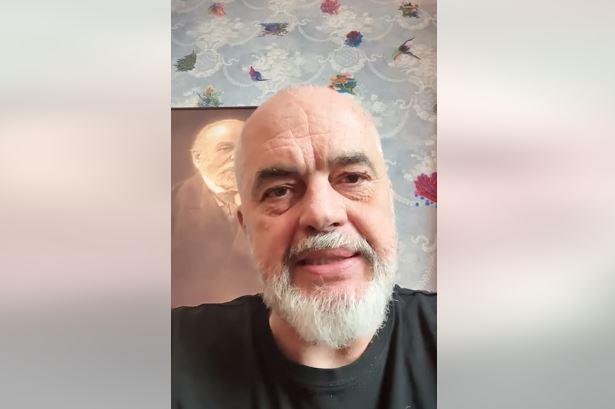 Shkollat në Tiranë/ Rama i përgjigjet komentuesit: Janë 45 të reja, historia e grabitjes së oborreve është e vjetër