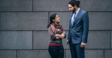 Studimi: Burrat janë bërë dyfish më të gjatë e të rëndë se gratë në shekullin e fundit