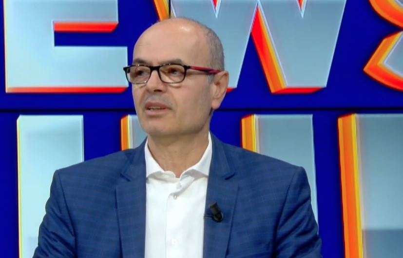 “Berisha nuk e di gjininë e tij politike”/ Petro Koçi: Nëse do ishte politikan i ndershëm, nuk do vriste në 21 Janar