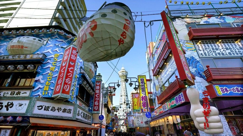 Zjarr i madh në një ndërtesë pranë atraksionit të famshëm turistik në Japoni