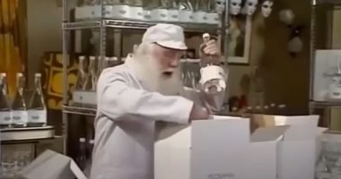 Kutia “Peckham Spring Water” nga seriali “Mućke” shitet për gati 3000 £