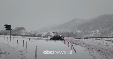 Moti i keq, pezullohet mësimi në 77 shkolla të vendit