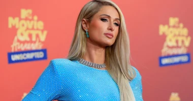 Paris Hilton dhuron 100,000 dollarë për viktimat e zjarrit në Los Angeles