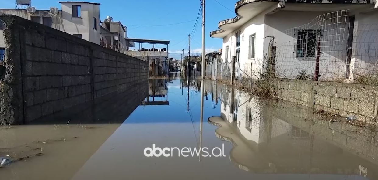 Durrës/ Tërhiqet uji nga zonat e përmbytura, grupet e punës në terren për verifikimin e dëmeve në 300 objektet e dëmtuara
