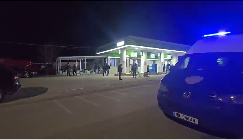 Vlorë/ U godit me tre plumba, 29 vjeçari niset drejt Tiranës për ndihmë më të specializuar