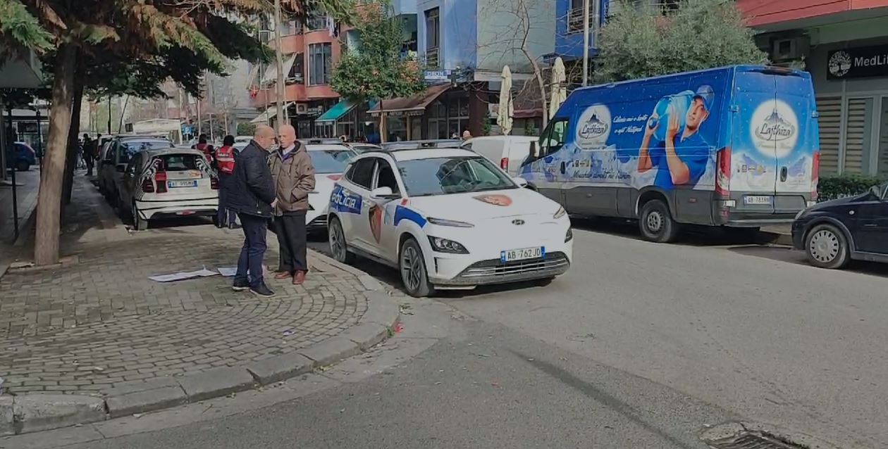 Plagosja me thikë në Yzberisht, identifikohet dhe shpallet në kërkim autori. Dyshonte se 53 vjeçari i ngacmonte nënën