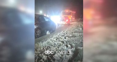 VIDEO/ Bllokohet Qafë Thana, shkak mjetet me goma verore dhe pa zinxhirë