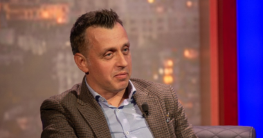 Eltoni dhe sekondat që ndalën cinizmin njerëzor