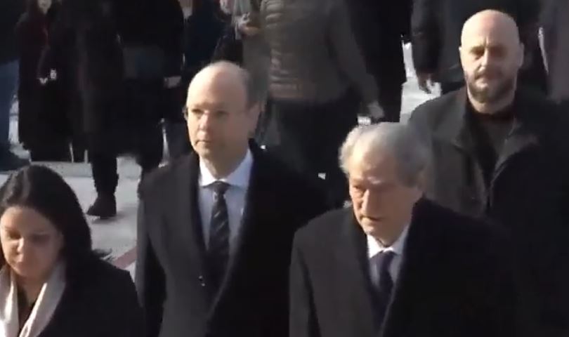 Homazhe kryepeshkopit Anastas/ Mbërrin kreu i PD, Sali Berisha