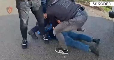 VIDEO/ Lëvizte me kallashnikov dhe thikë, arrestohet 56-vjeçari në Shkodër