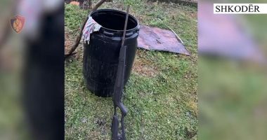 Armë, granata dhe municione/ Arrestohet 44-vjeçarja në Shkodër, shpallet në kërkim bashkëshorti