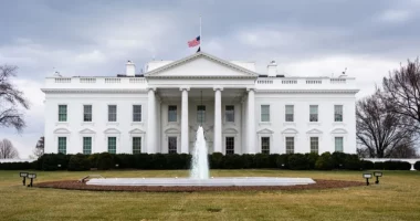 Shtëpia e Bardhë ndalon grantet dhe huatë federale