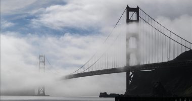 Mjegulla mbulon urën e famshme “Golden Gate” në San Francisco
