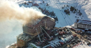 VIDEO/ Zjarri në hotelin në Turqi, rëndohet bilanci, shkon në 66 numri i viktimave