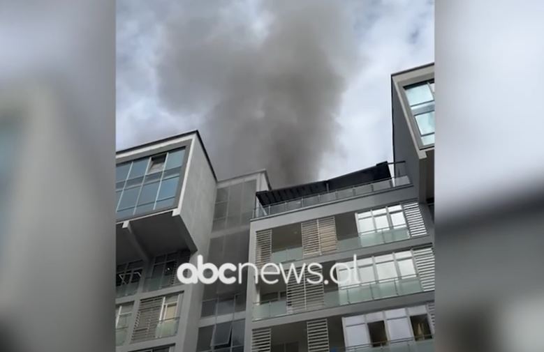 VIDEO/ Zjarr në një kompleks te “Komuna e Parisit”. Shkak, djegia e një transformatori, evakuohen banorët