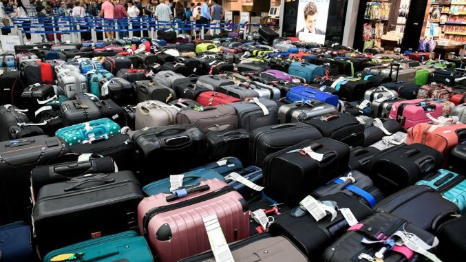 Politikani portugez akuzohet se ka vjedhur valixhe në aeroporte