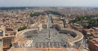 Papa Françesku emëroi gruan e parë në krye të zyrës në Vatikan