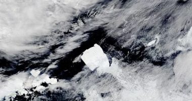 Ajsbergu më i madh në botë në lëvizje drejt ishullit të largët britanik