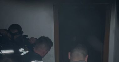 VIDEO/ Zjarri në Lezhë, shkak dyshohet një shkëndijë elektrike, pronari i banesës tentoi të shuajë flakët