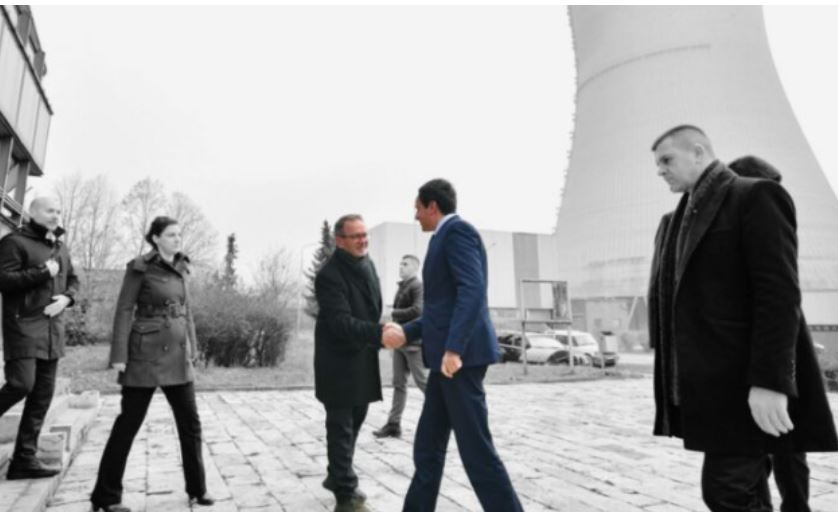 FOTO/ Publikohen mesazhet, Albin Kurti i implikuar direkt në aferat e KEK