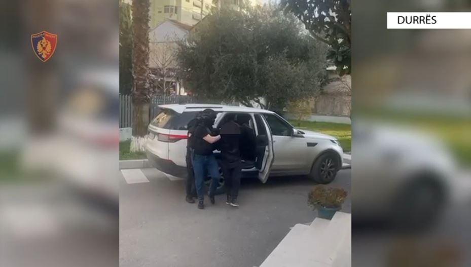 Dhunuan me sende të forta një person, arrestohet 22 vjeçari në Durrës, në kërkim i vëllai