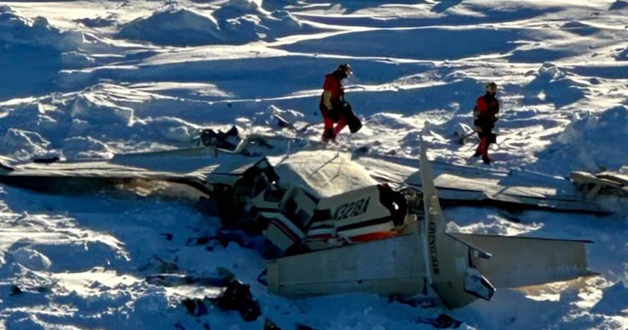 Të paktën 10 viktima pas rrëzimit të avionit në Alaska