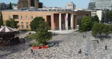 Ekonomia shqiptare do rritet me 3.8%/ Instituti i Vjenës bën vlerësimin, rrezik për rajonin tarifat e Trump