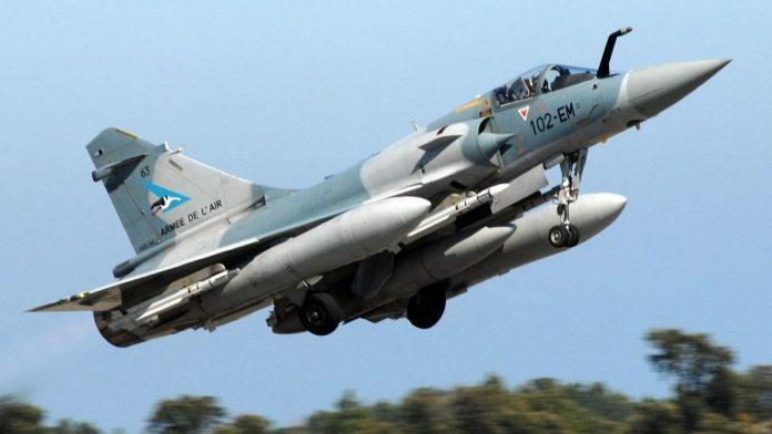 Franca i dorëzon Ukrainës avionët e parë ”Mirage 2000-5”