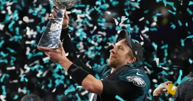Eagles triumfojnë në Super Bowl/ Skuadra nga Philadelphia mundi 40-22 Kansas City Chiefs