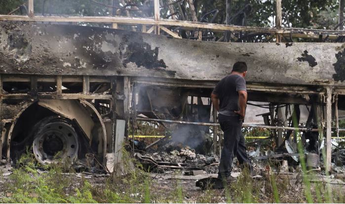 Përfshihet nga flakët autobusi në jug të Meksikës, të paktën 41 persona konfirmohen viktima