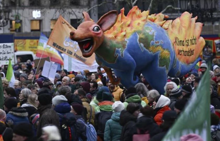 Protesta paraprin zgjedhjet/ Aktivistët gjerman organizuan tubimin për çështjet klimaterike