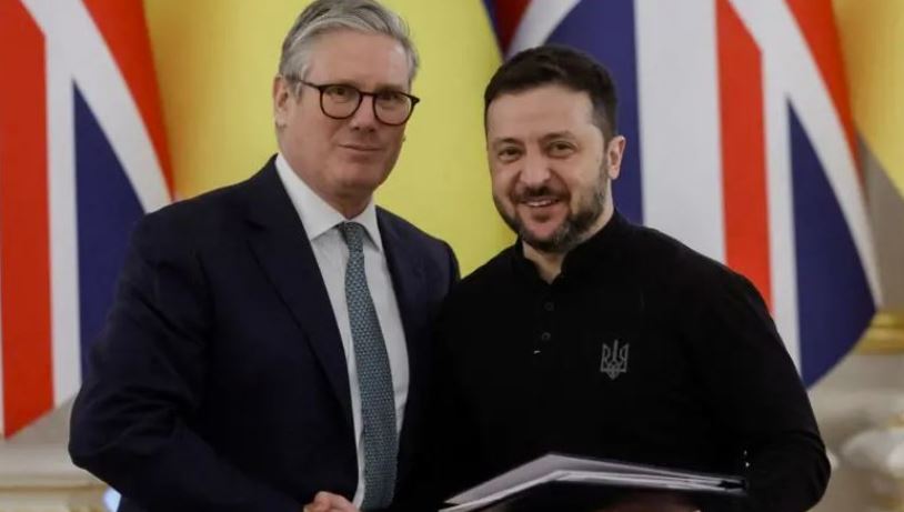 Kryeministri britanik Starmer telefonon Zelenskyn: Mbështesim përpjekjet për të arritur paqe në frontin e luftës